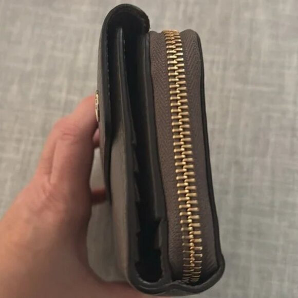 Like New Gucci Zip Around Long Multi Pocket Clutch Leather Wallet Organizer - Picture 5 of 6